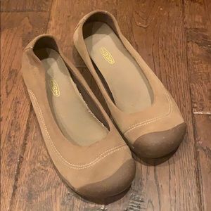 Keen slip on flats